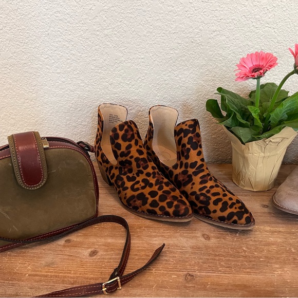 Faux animal print shoes, A Rider Girl-size 8.5. - Picture 2 of 3